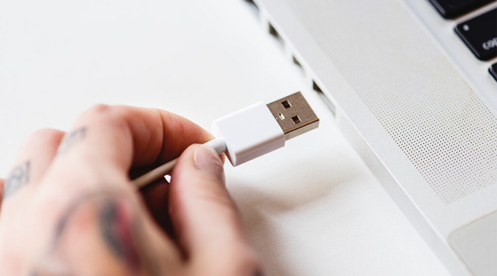 USB چیست و چه کاربردهایی دارد؟